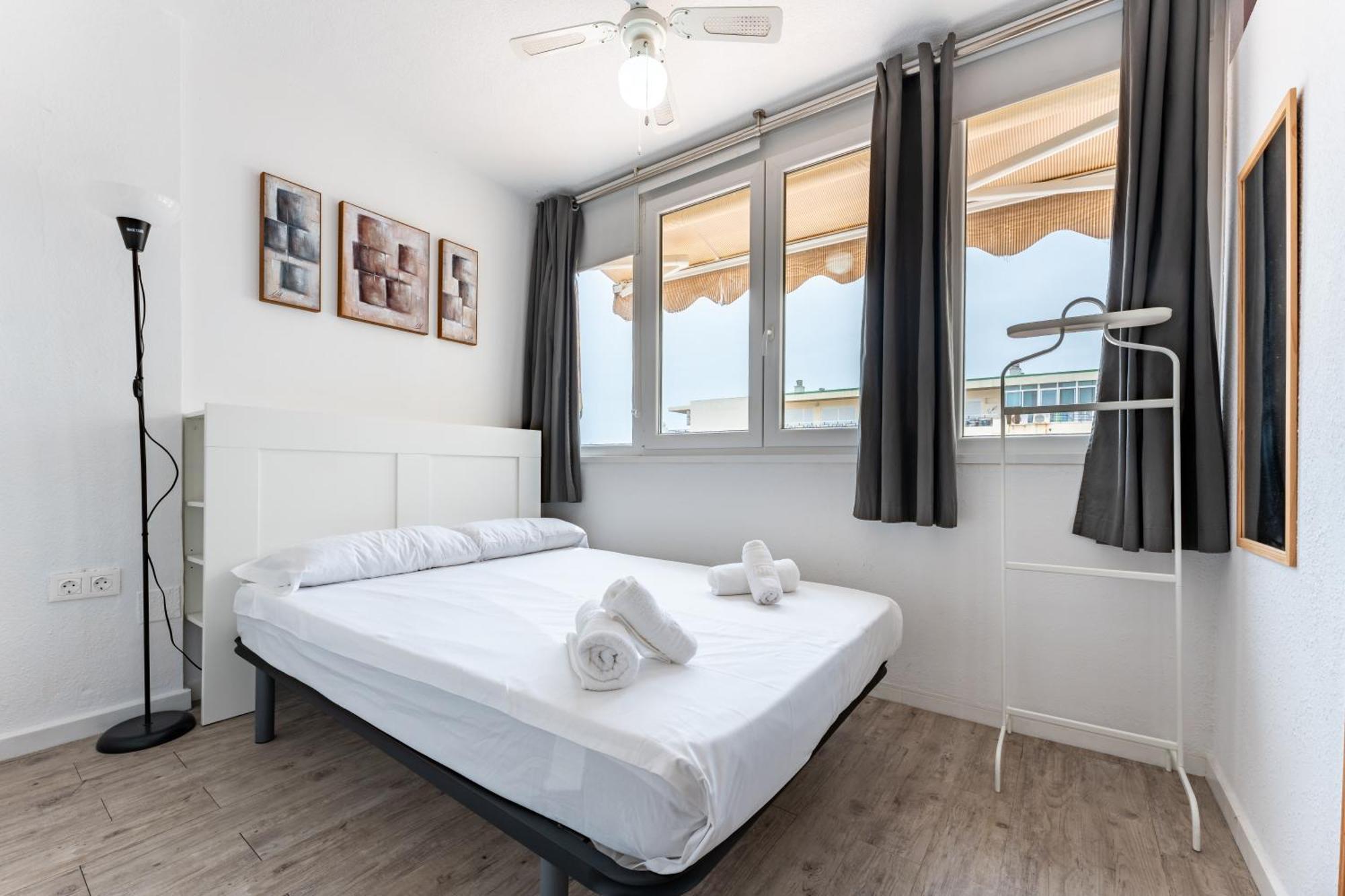 Bhost - Roca Castle Apartment Torremolinos Ngoại thất bức ảnh