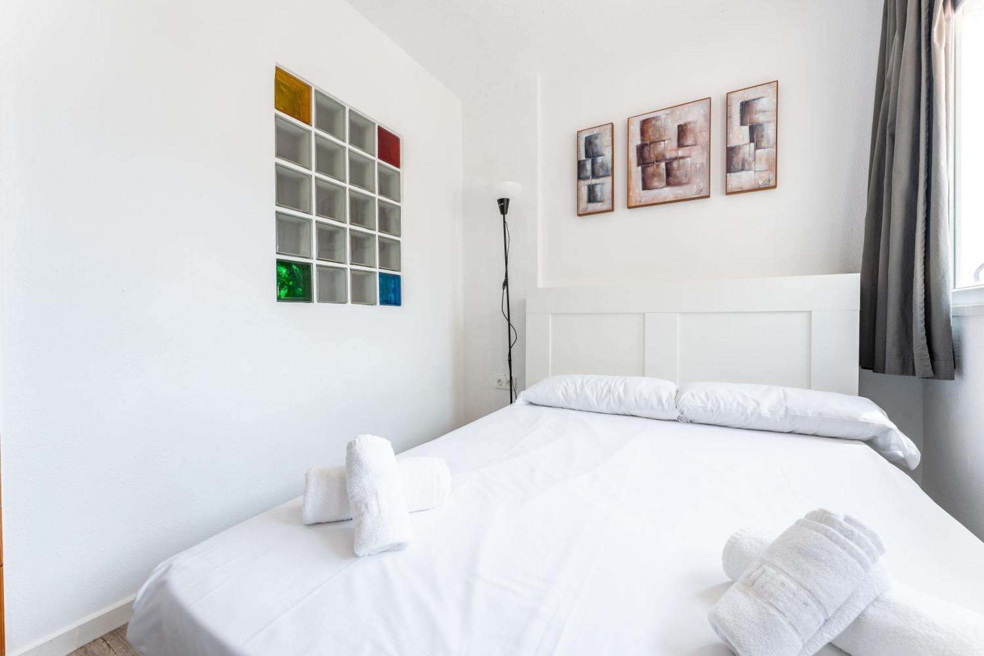 Bhost - Roca Castle Apartment Torremolinos Ngoại thất bức ảnh