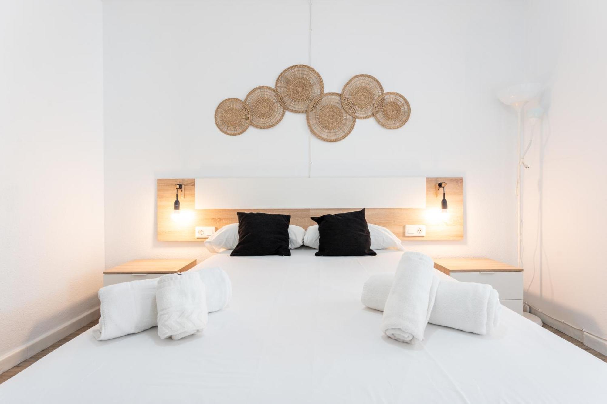 Bhost - Roca Castle Apartment Torremolinos Ngoại thất bức ảnh